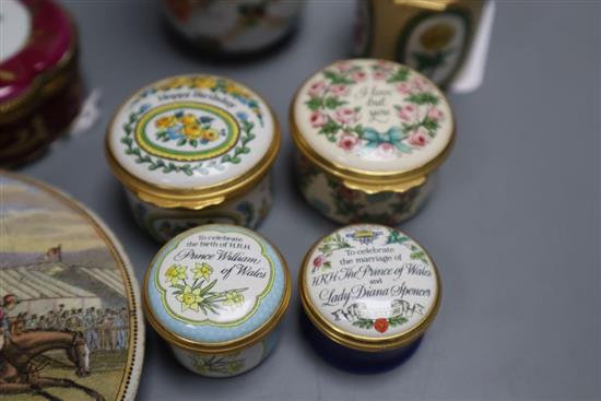 Six modern pill boxes, a pot lid and a flower-decorated vase